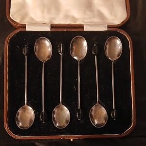 Elegant 1928 Sheffield Sterling Coffee Spoon Set